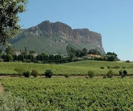 T2 En Entree De * Cassis